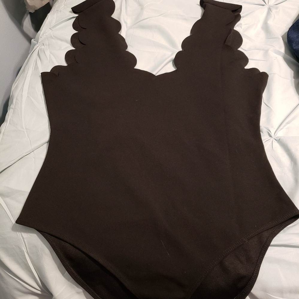 Black Scallop Detail Bodysuit - Picture 1 of 2
